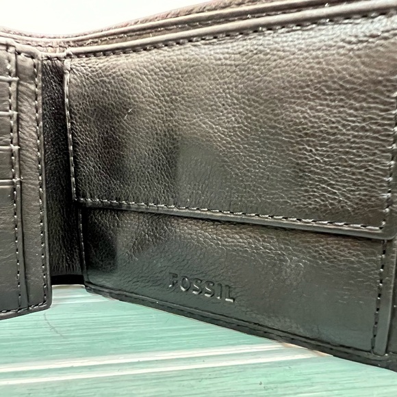 Fossil Tri-Fold Men’s Leather Wallet - Picture 5 of 16
